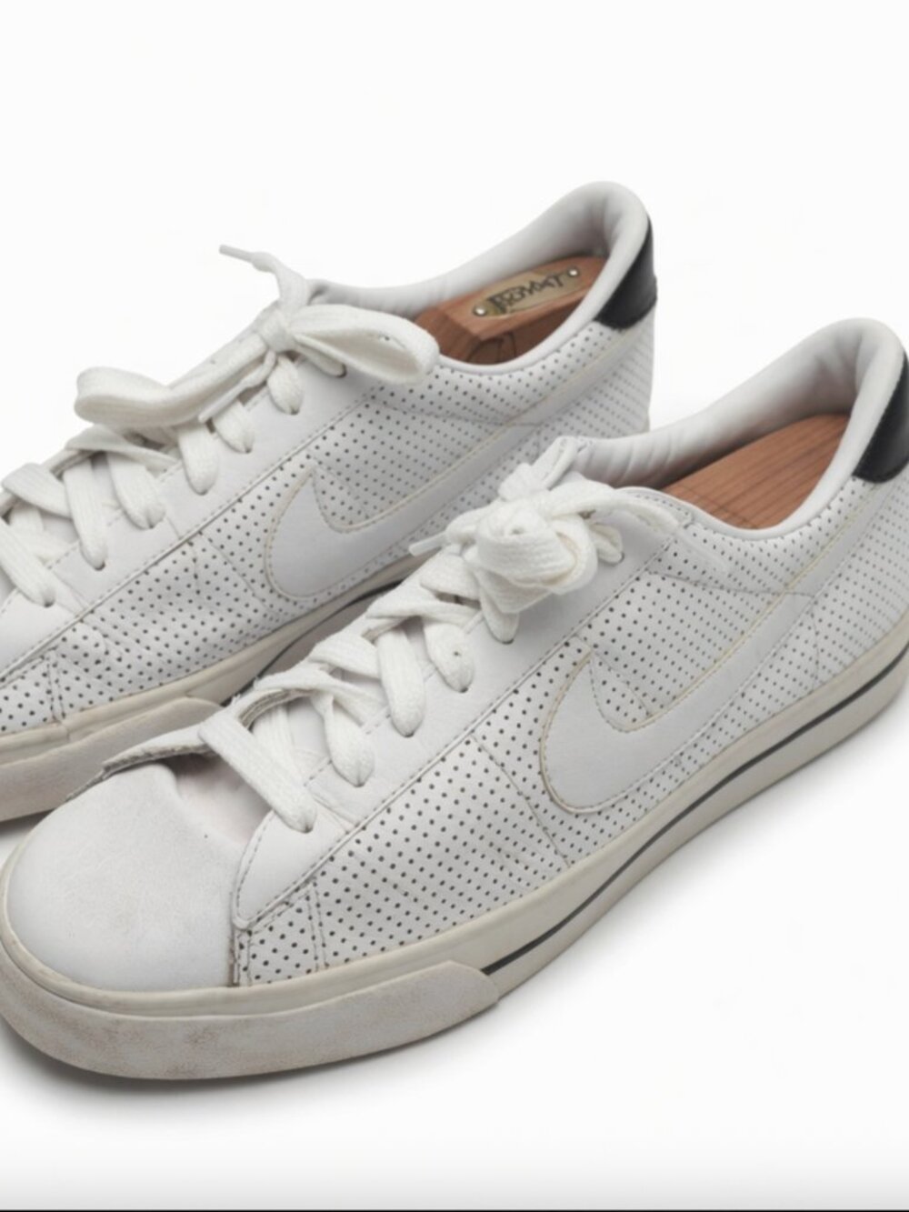 Nike Classic White Men's Leather Shoes with Logo Design - Size 11.5